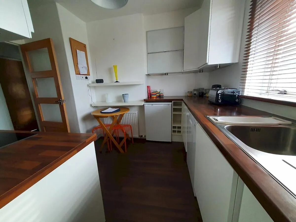 2 Bedroom, Free Parking & Netflix Near Hospitals Абердин 0*,