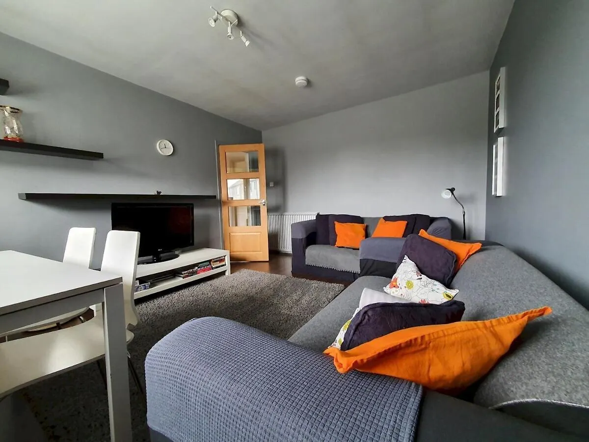 2 Bedroom, Free Parking & Netflix Near Hospitals Абердин